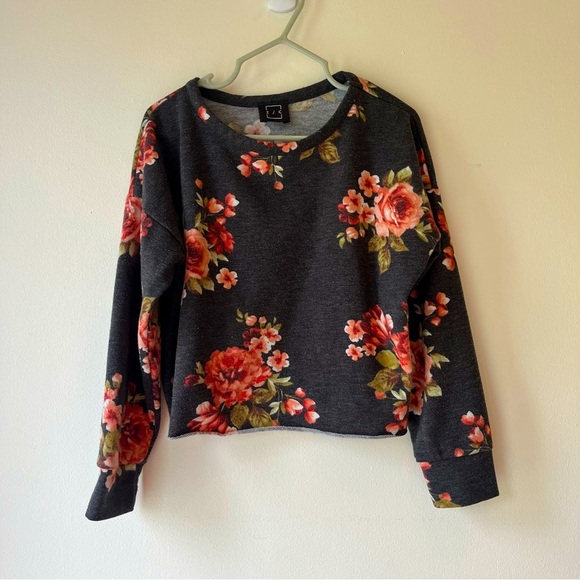 🌼 5/$25 Kids Dark Floral Crop Sweatshirt Cozy Rose Print Pullover Small/Medium - Picture 1 of 9